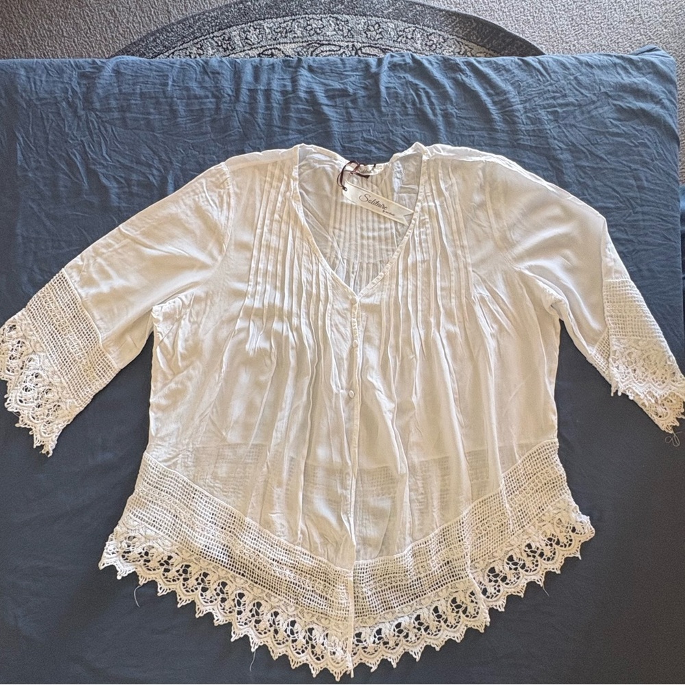 Solitaire Cream Lace Accent Blouse
